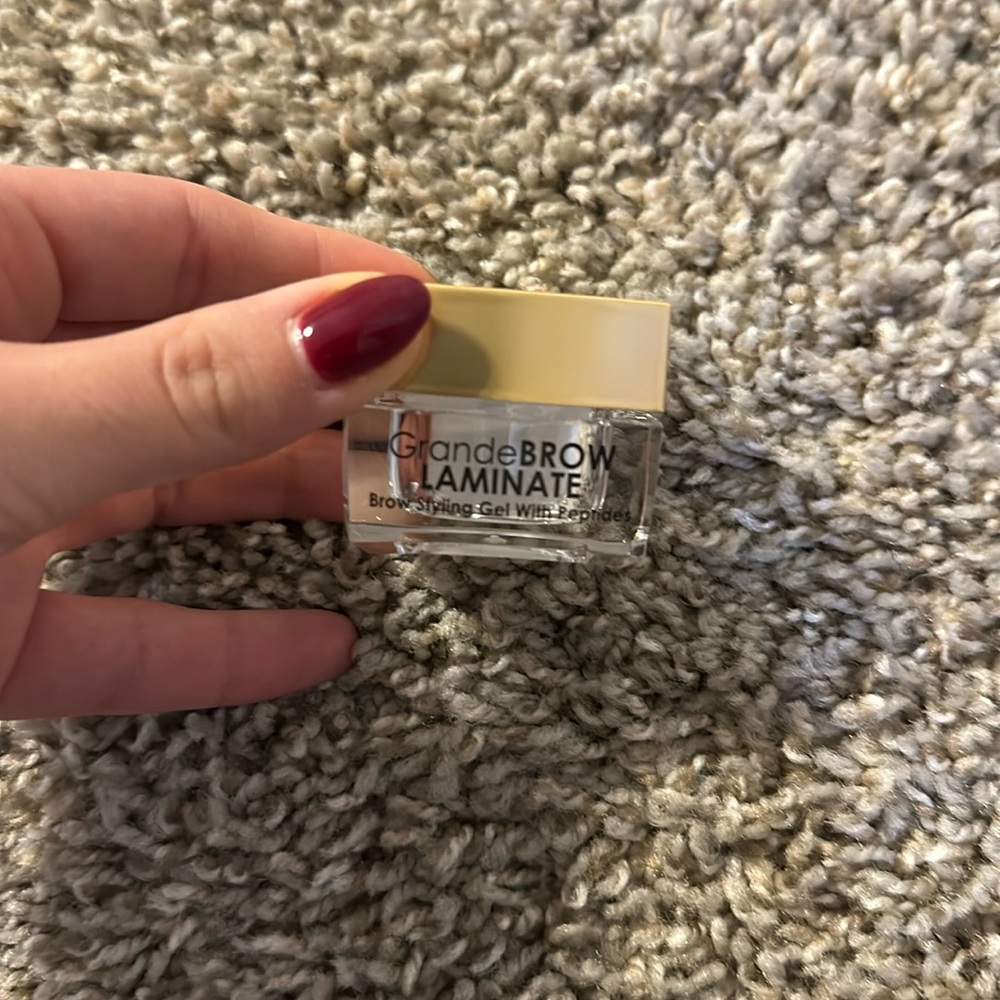 Grande Cosmetics
GrandeBROW-LAMINATE Brow Styling Gel with Peptides